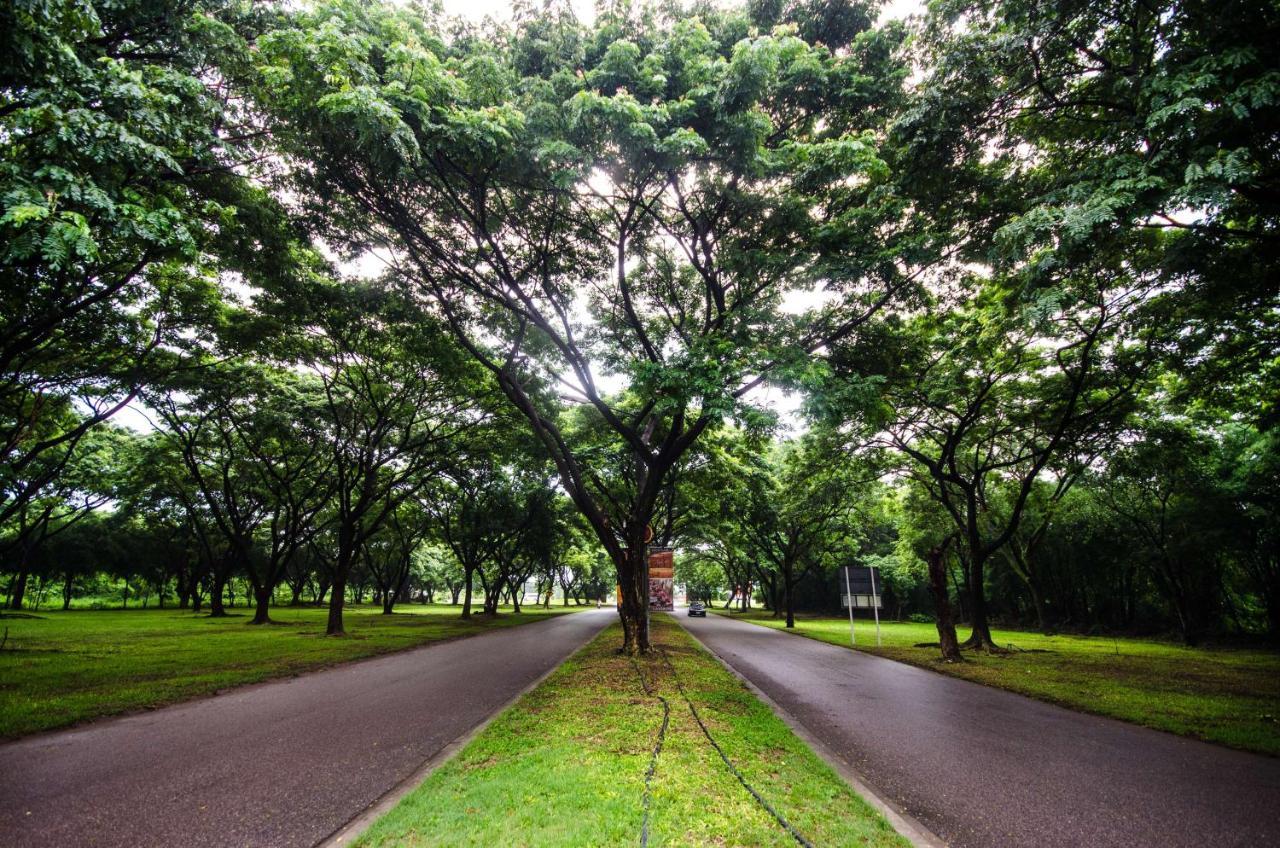 Tawa Ravadee Resort Prachinburi, A Member Of Worldhotels Distinctive Si Maha Phot Exterior foto